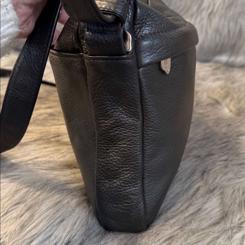 Libaire Women's Black Leather Crossbody Bag - Picture 6 of 9